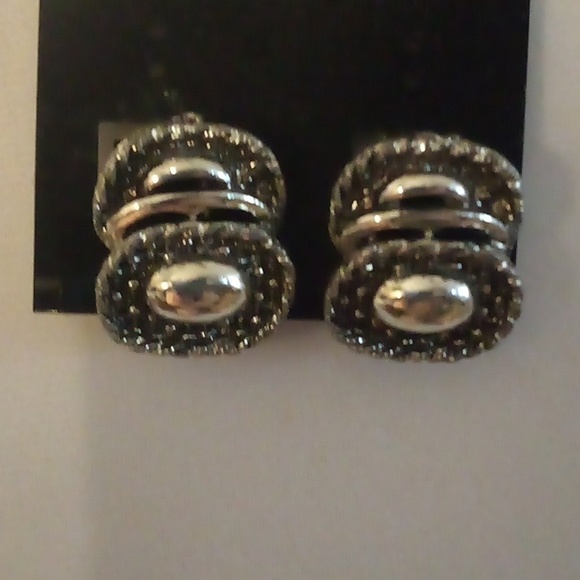 ❤️ Silver & Black Look Costume Clip Earrings - Picture 1 of 4